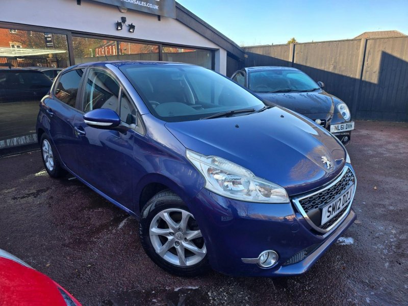 PEUGEOT 208