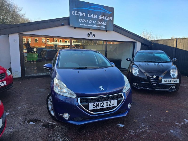 PEUGEOT 208