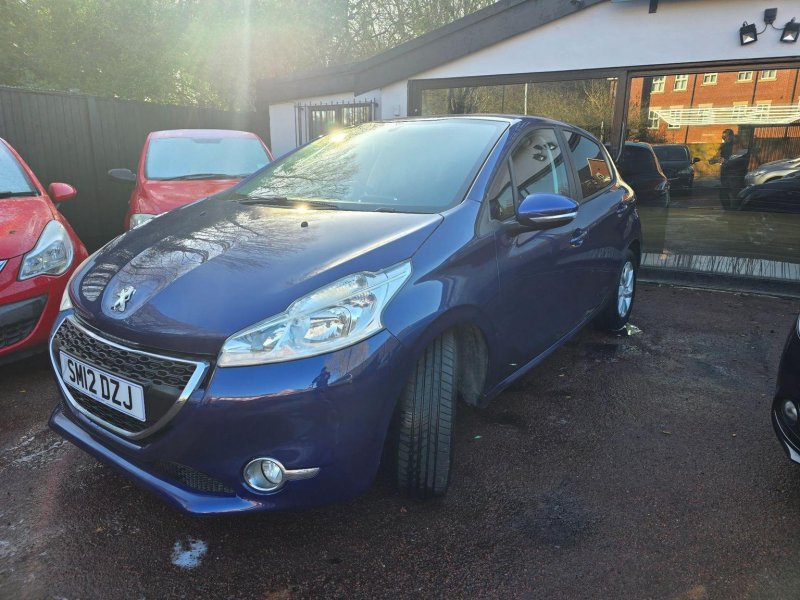 PEUGEOT 208