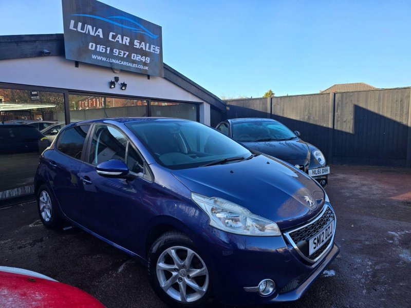 PEUGEOT 208
