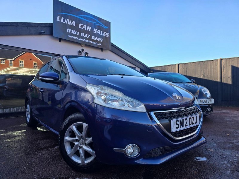 PEUGEOT 208