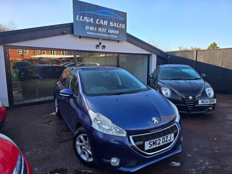 PEUGEOT 208