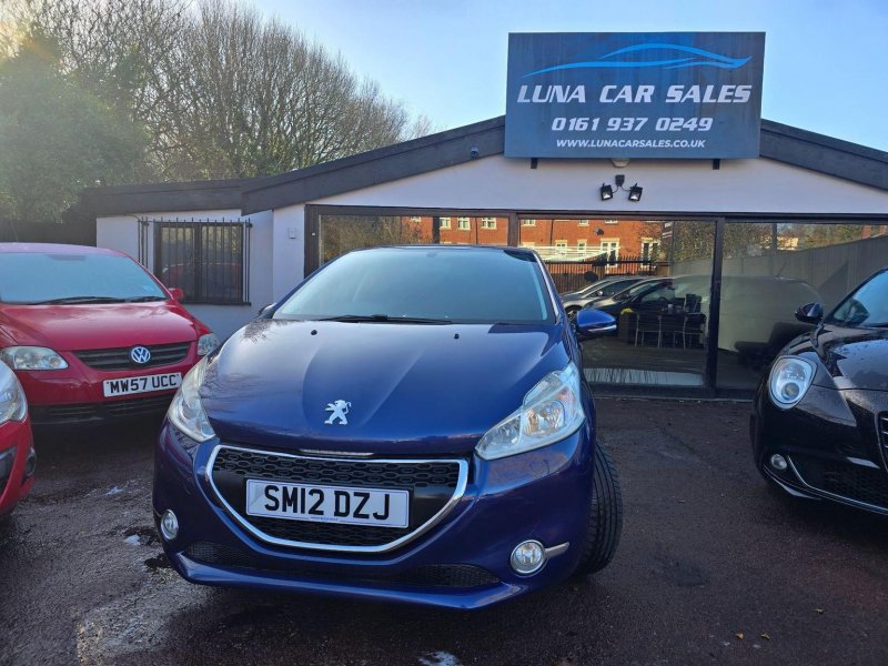 PEUGEOT 208