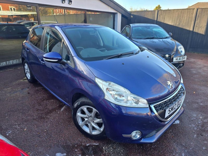 PEUGEOT 208