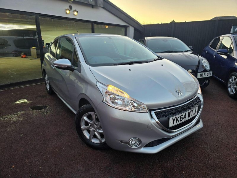 PEUGEOT 208