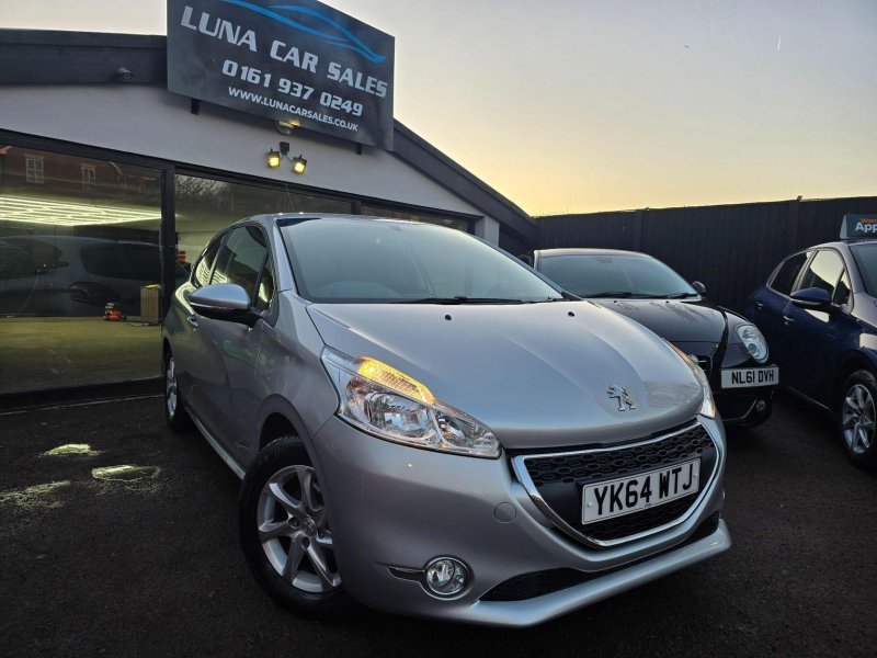 PEUGEOT 208